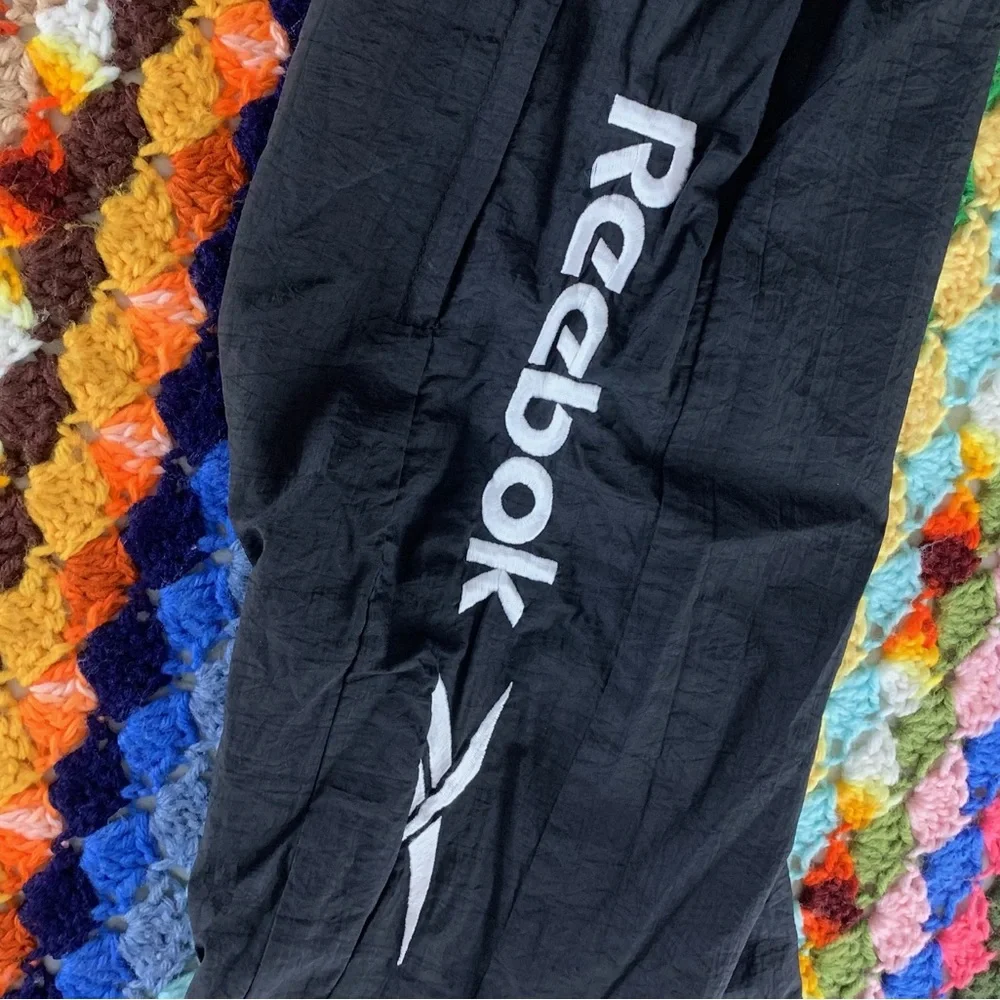 Vintage 90s Reebok Nylon Embroidered Logo Zip Leg Track Pants Joggers Sw…